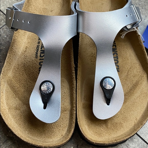 Birkenstock Gizeh BS Silver Sandals - Picture 2 of 8
